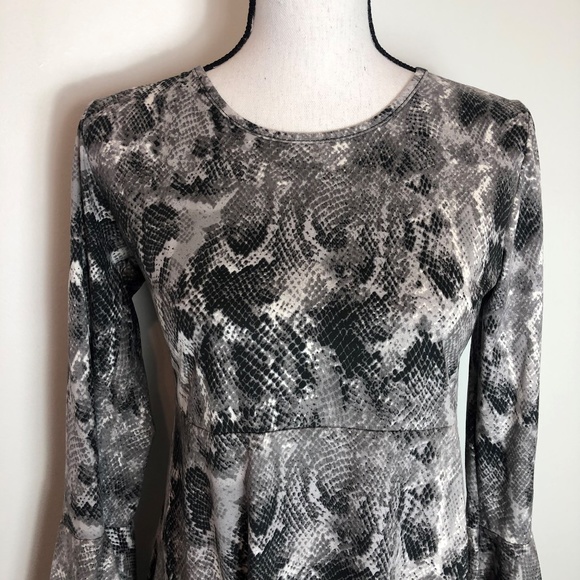Astoria Born tunic bell sleeves snake skin print - Picture 6 of 6